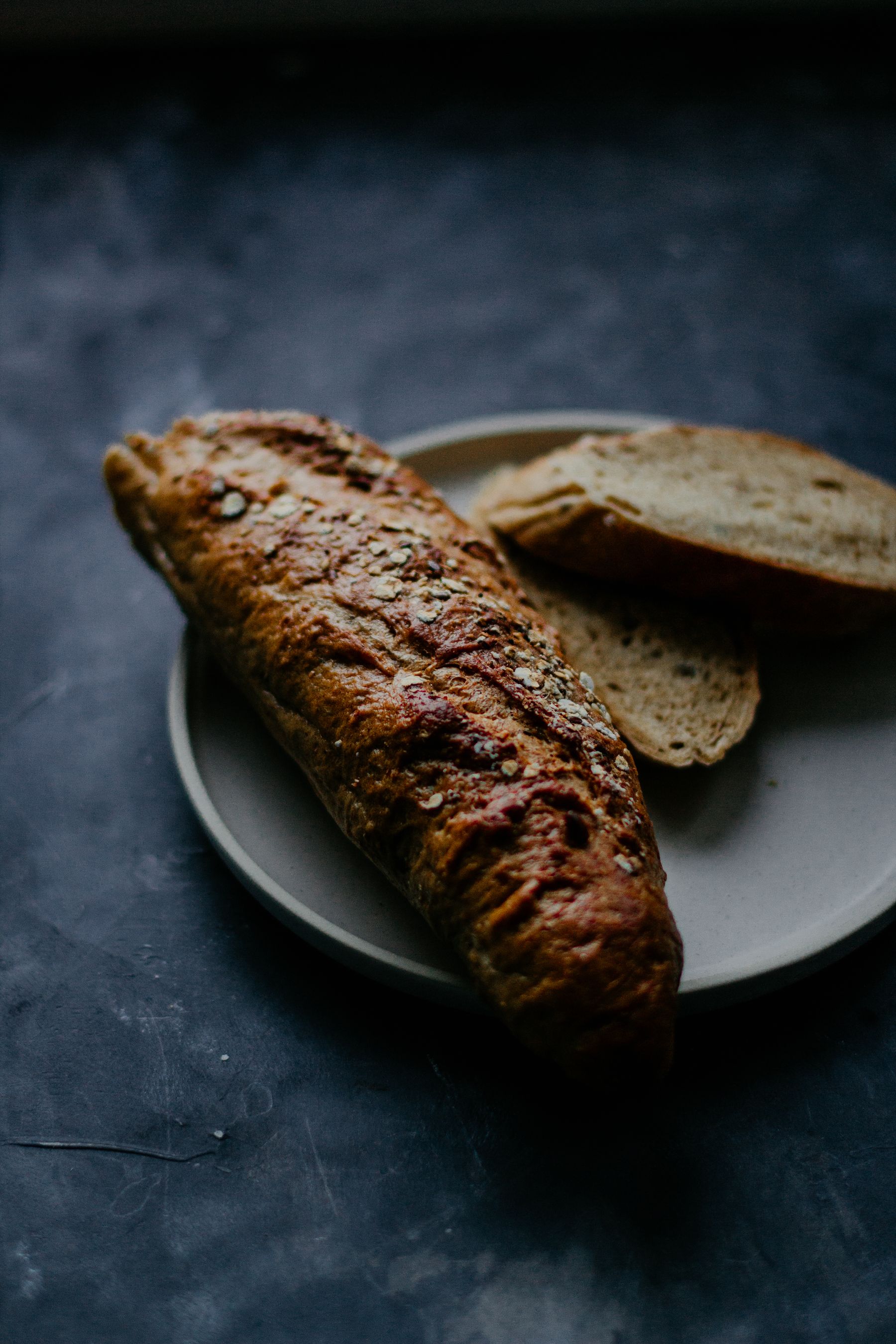 Brotlaib mit Scheiben