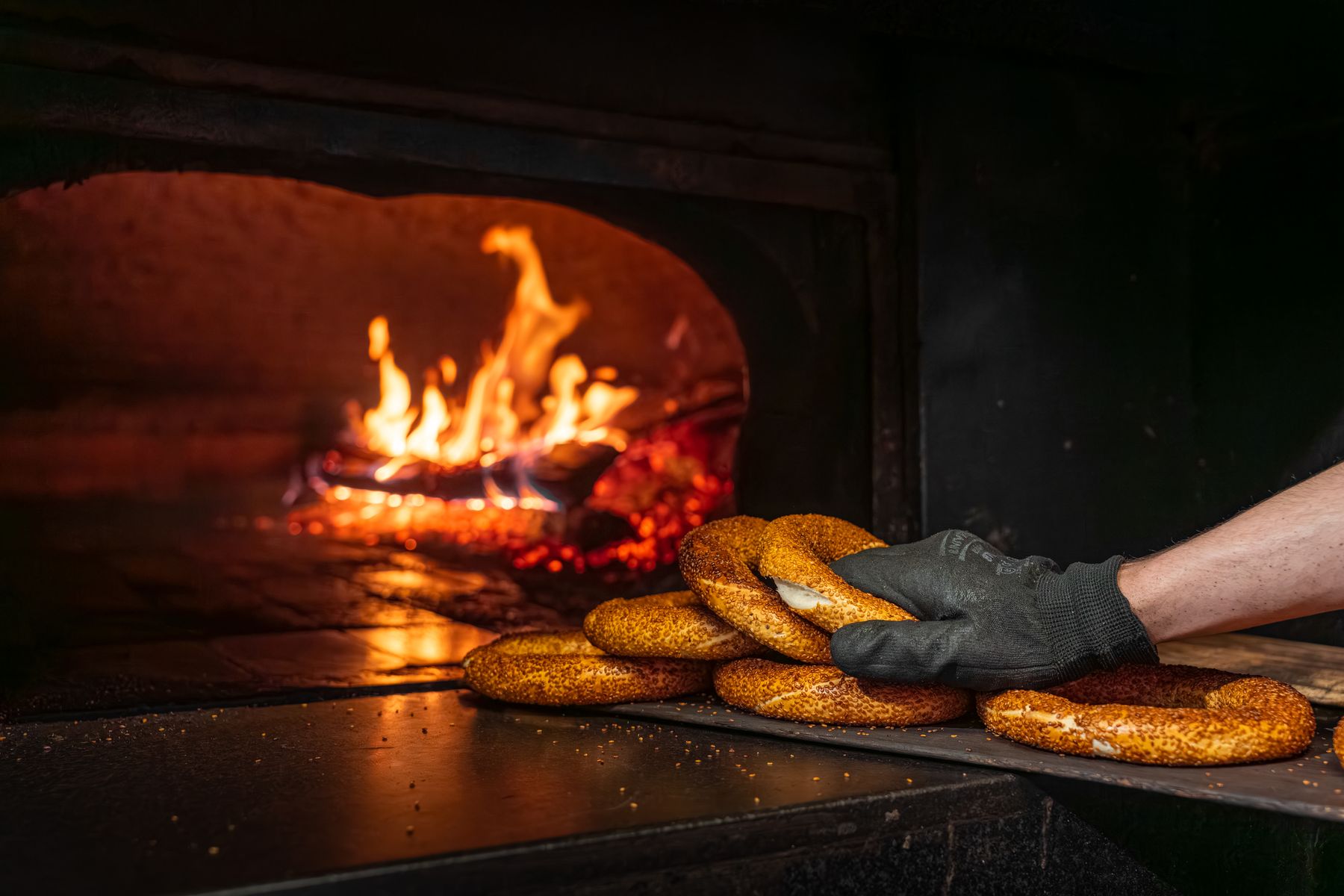 Brot kommt aus dem Ofen